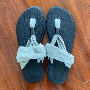 NWOT Sanuk yoga sling sandals